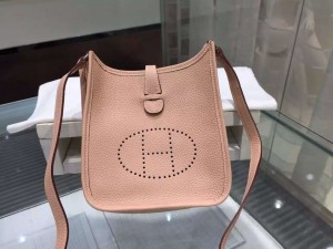 Hermes Evelyne Mini TPM Taurillon Clemence Palladium Hardware Handstitched High Quality, Gris Tourterelle CK81 RS17800